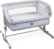 Chicco Next2Me Dream Dostawka Dziecięca - Do Wspólnego Spania z Dzieckiem, Materac, Funkcja Bujania, Otwierany Bok, Regulacja Wysokości, Okienka z Siateczki, Kółka i Torba Podróżna, 0-6 miesięcy, 9 kg