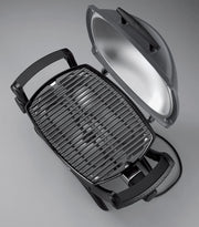 Weber Q1400 Elektryczny Grill, powierzchnia grillowania 43 x 32 cm, przenośny BBQ Grill,2-częściowy żeliwny ruszt pokryty emalią porcelanową, pokrywa i obudowa aluminiowa - Ciemnoszary (52020079)